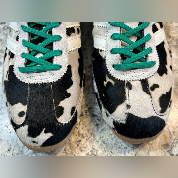 Adidas Men's Cow Print Sneakers with Teal Laces - Picture 12 of 13